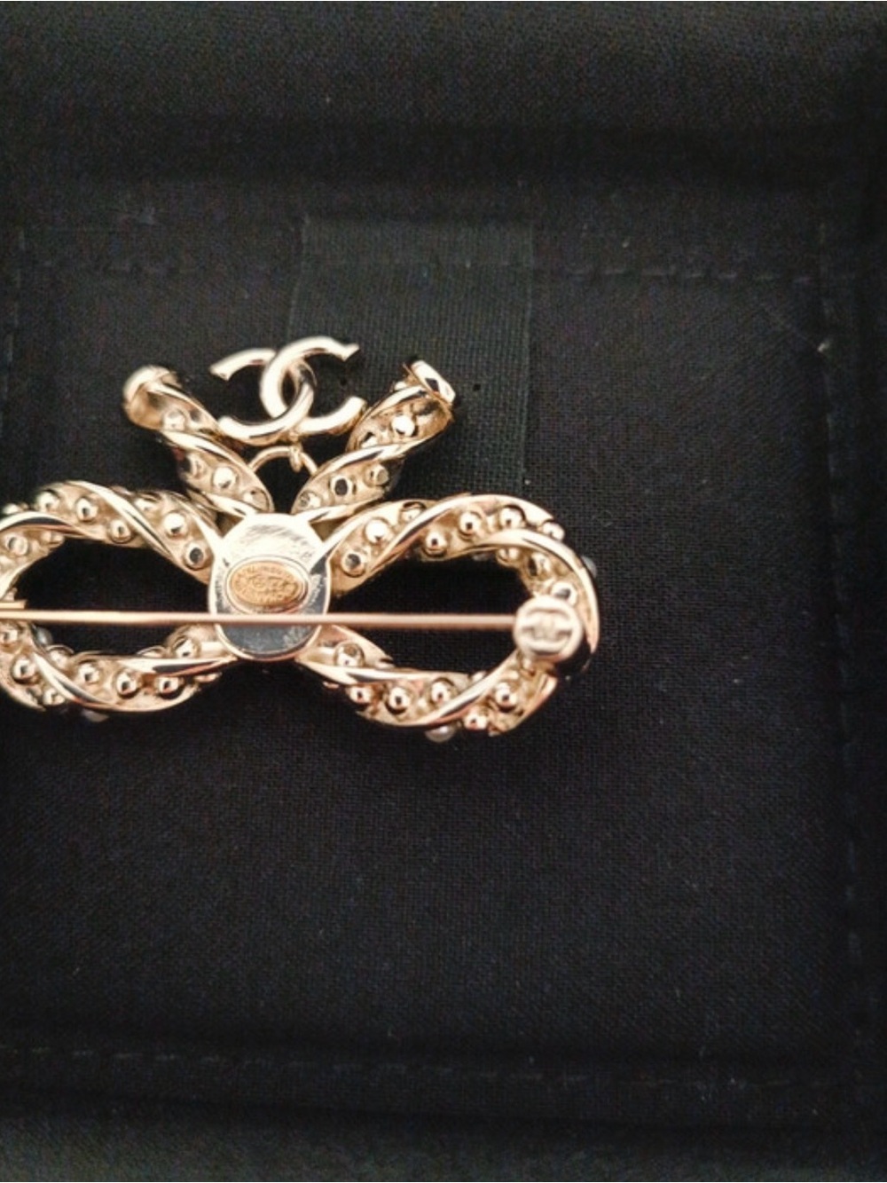 CHANEL Gold-Tone Bow Brooch with Pink Crystal and Pearls - NWOT - with box - Picture 4 of 7